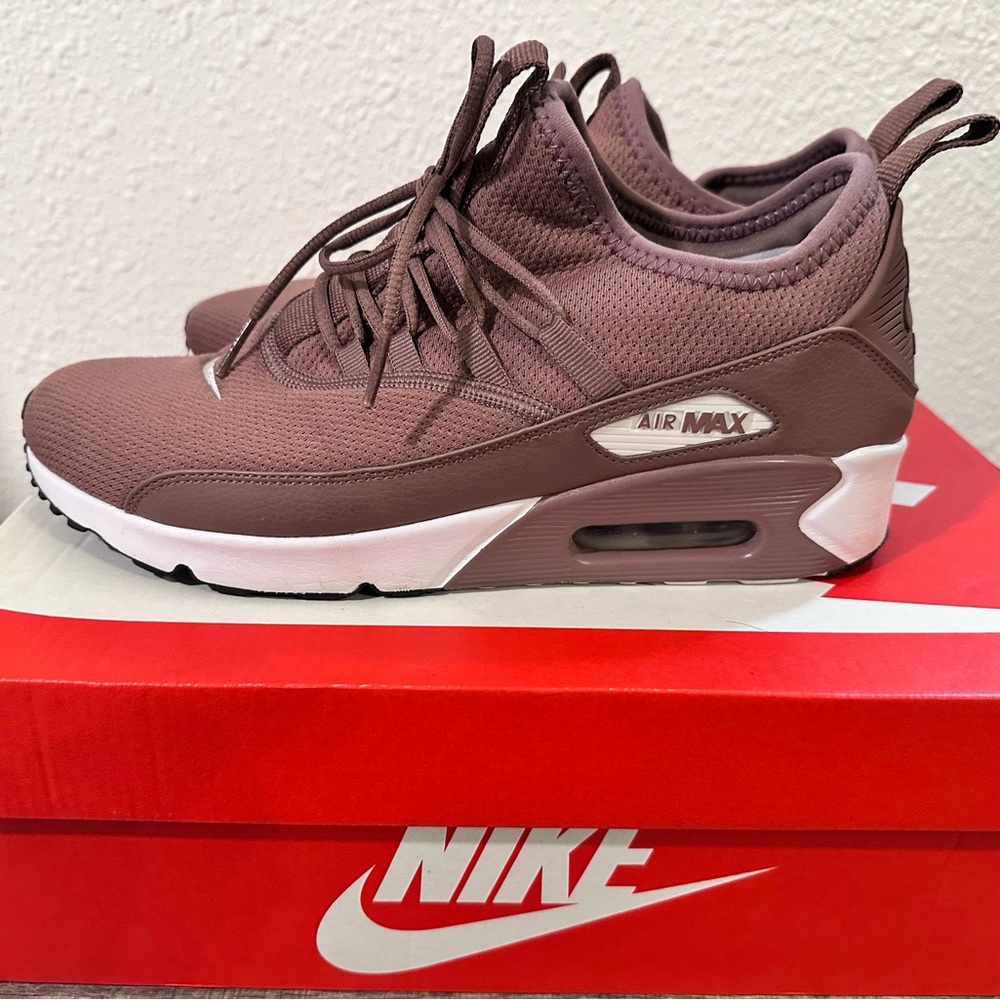 Nike Air Max 90 EZ in Smokey Mauve and White